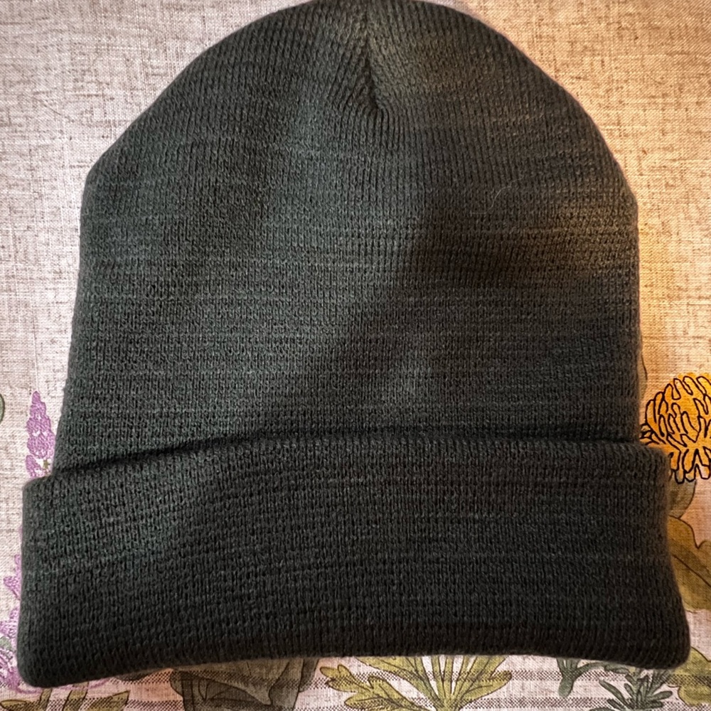 New winter hat. No tag but never worn. Army green/olive color